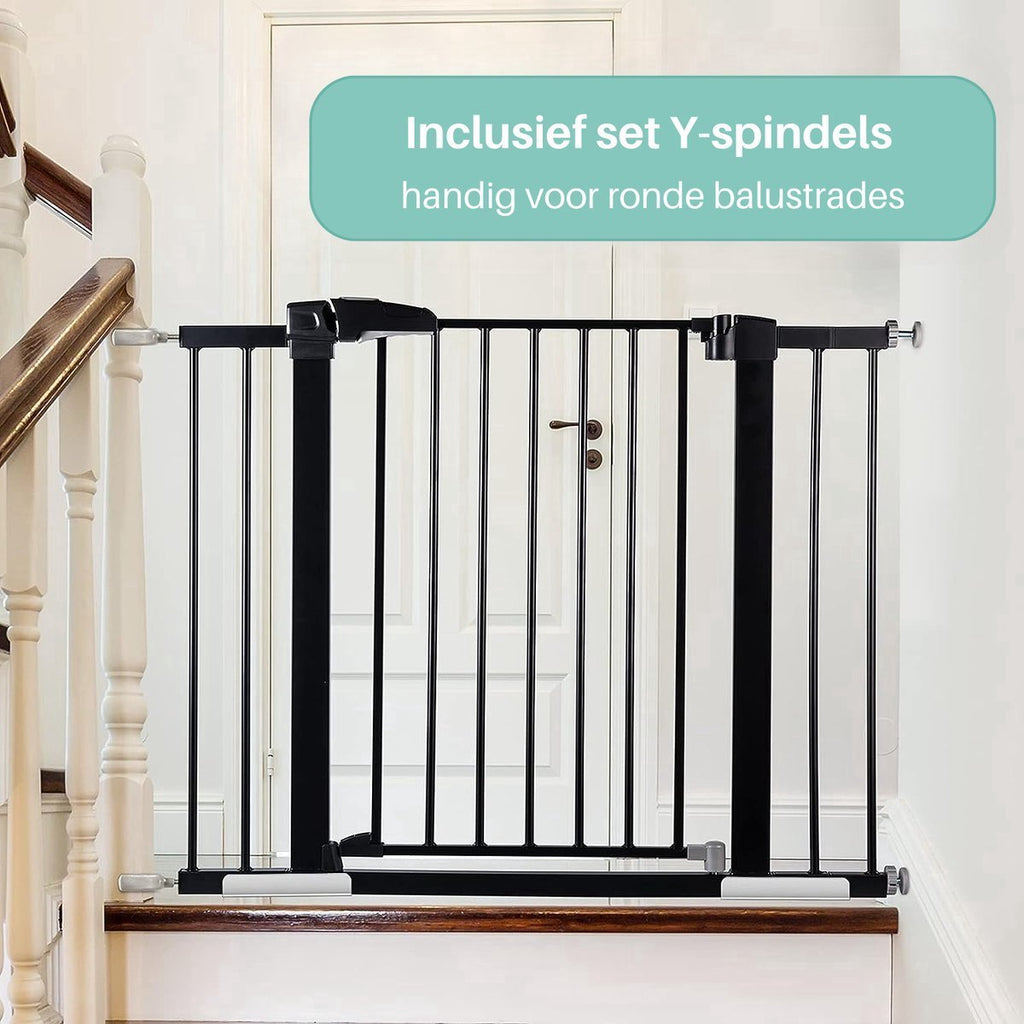 Zwart traphek bij een trap met ronde balusters, met set Y-spindels