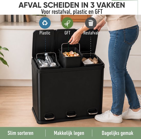Vrouw scheidt afval in de zwarte afvalscheider met drie vakken