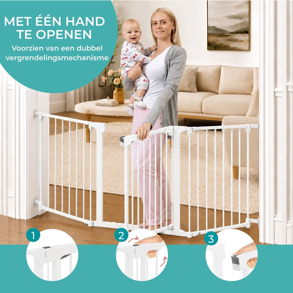 Wit veiligheidshek – deur openen met één hand, moeder met baby op de arm